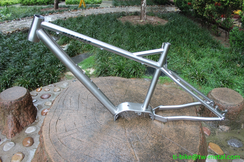 Titanium MTB bike frame with M800 BAFANG motor bridge
