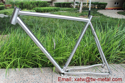 titanium gravel bike frame with thru axle dropout